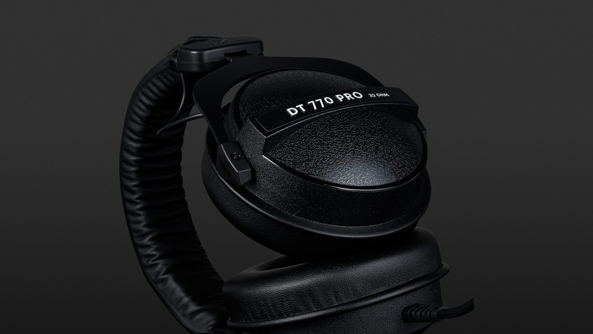 Beyerdynamic DT 770 PRO 32Ω Amazon.com: beyerdynamic DT 770 PRO 32 Ohm Over-Ear